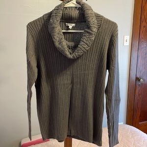 Women’s gray cowl neck sweater